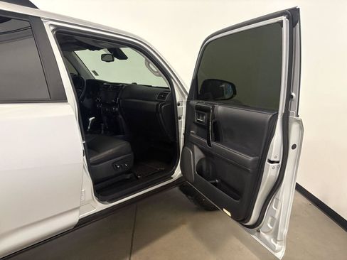 Used 2023 Toyota 4Runner TRD Off-Road Premium AWD/4WD image 43