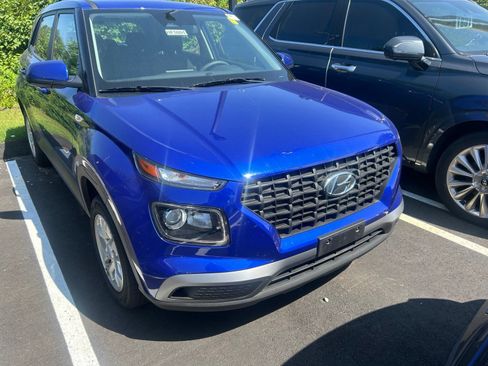 Used 2026 Hyundai Venue SE FWD image 3