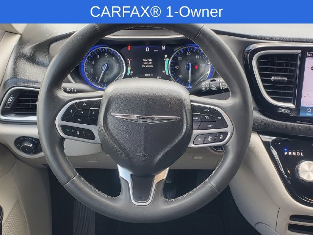 Used 2023 Chrysler Pacifica Touring-L FWD image 27