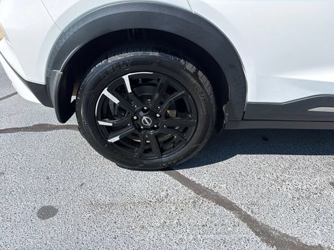 Used 2022 Nissan Kicks SR FWD image 18