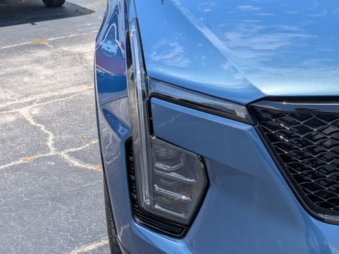 Certified 2024 Cadillac XT4 Sport FWD image 10