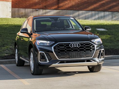Certified 2023 Audi Q5 2.0T Premium w/ Convenience Package AWD/4WD image 2