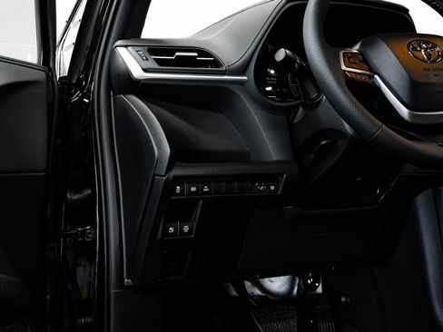 Used 2025 Toyota Sienna XLE Woodland Edition image 24