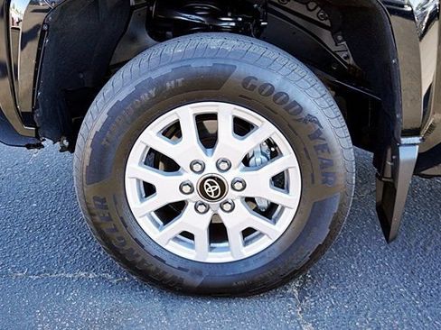 Used 2025 Toyota Tacoma SR5 AWD/4WD image 14