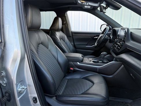 Used 2021 Toyota Highlander XSE image 29