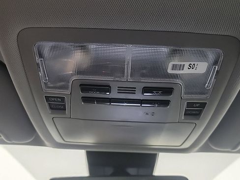 Used 2018 Toyota Highlander Limited AWD/4WD image 32