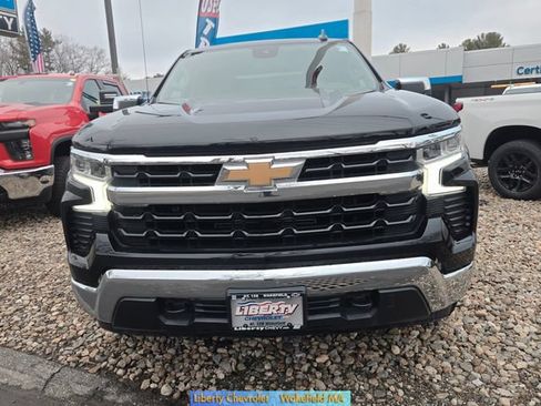 Used 2022 Chevrolet Silverado 1500 LT AWD/4WD image 3