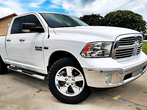 Used 2018 RAM 1500 SLT AWD/4WD image 2
