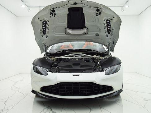 Used 2023 Aston Martin V8 Vantage Roadster RWD image 25