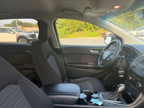 Used 2018 Ford Edge SE FWD image 14