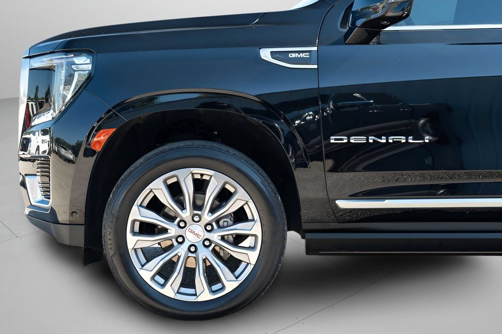 Used 2024 GMC Yukon XL Denali w/ Denali Reserve Package RWD image 13
