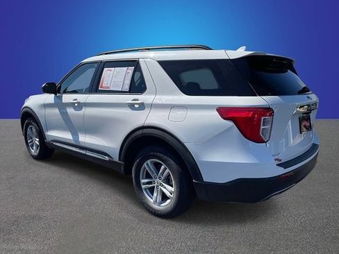 Used 2022 Ford Explorer XLT w/ Equipment Group 202A AWD/4WD image 3