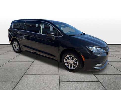 Used 2023 Chrysler Voyager LX FWD image 7