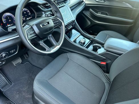 New 2025 Jeep Grand Cherokee Laredo X image 10