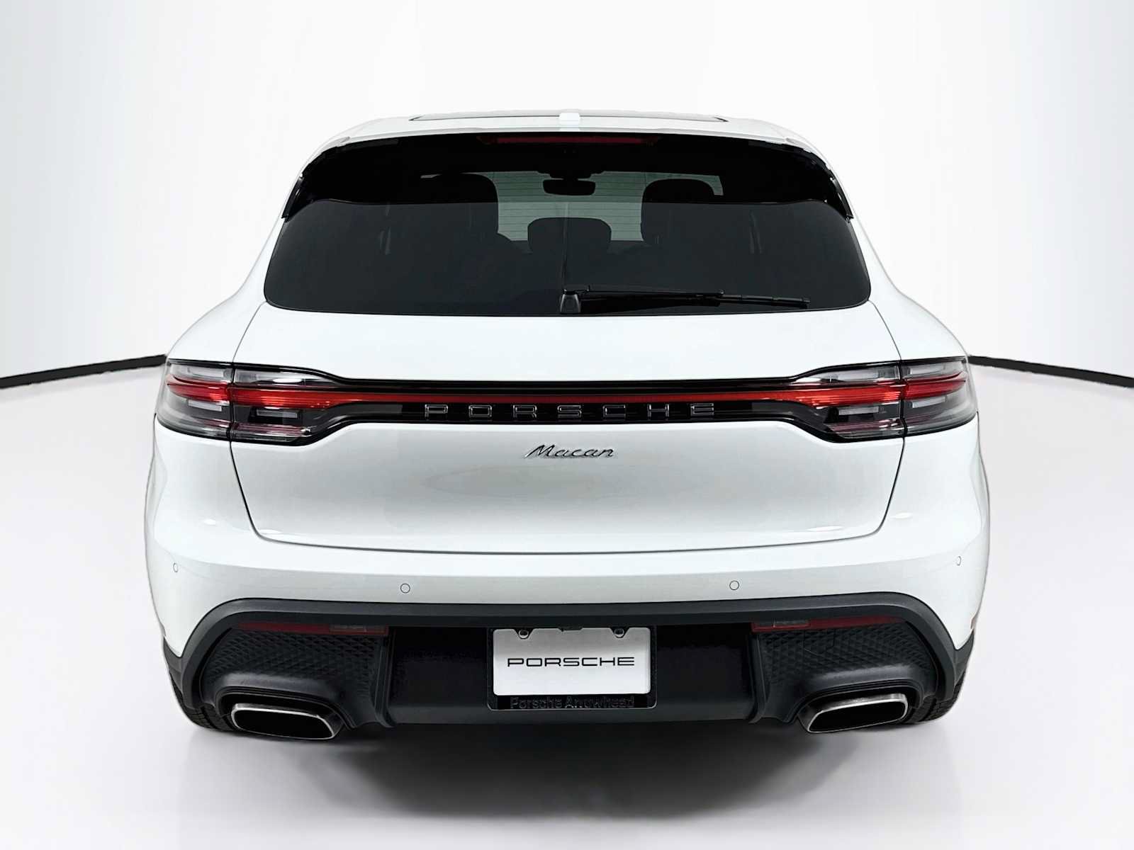 Used 2026 Porsche Macan AWD/4WD image 10