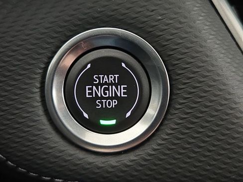 Used 2025 Chevrolet Equinox LT FWD image 23