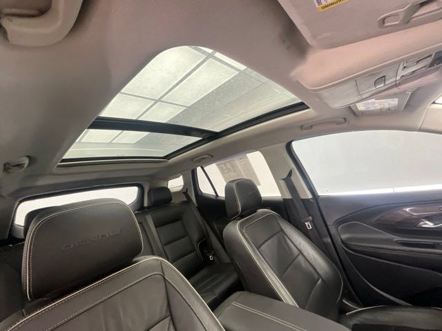 Used 2020 GMC Terrain Denali w/ Denali Premium Package FWD image 7