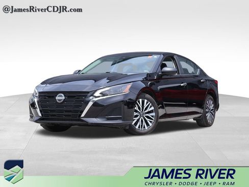 Used 2025 Nissan Altima 2.5 SV FWD image 1