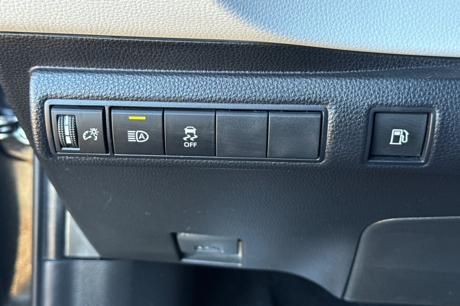 Used 2026 Toyota Corolla SE FWD image 30