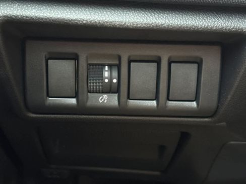 Used 2025 Subaru Outback Premium AWD/4WD image 27