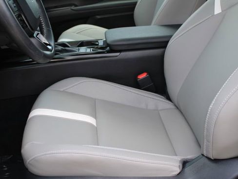Used 2025 Toyota Camry SE FWD image 30