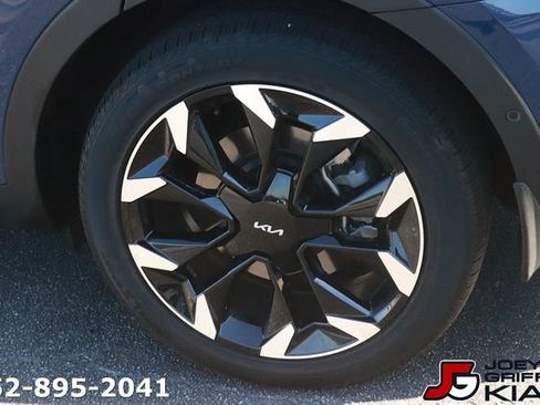 Certified 2025 Kia Sorento SX FWD image 10