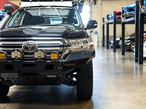 Used 2019 Toyota Land Cruiser image 23