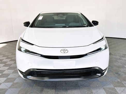 Used 2025 Toyota Prius LE image 8