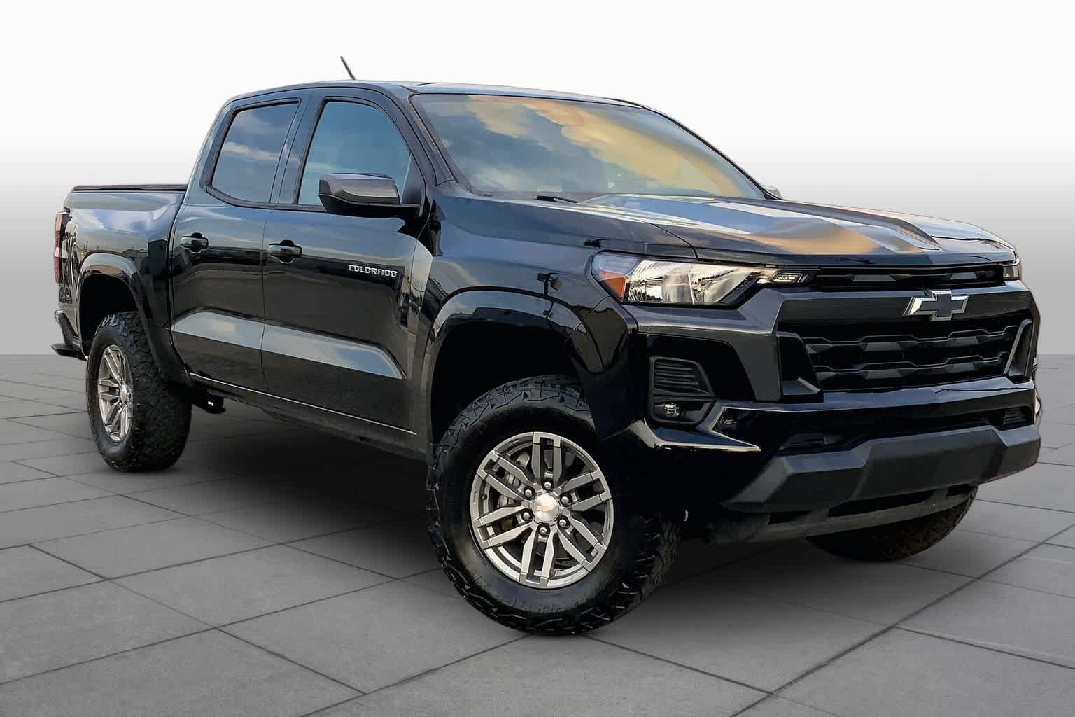 Used 2023 Chevrolet Colorado LT w/ LT Convenience Package RWD image 3