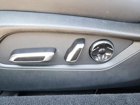 Certified 2025 Acura TLX w/ Technology Package image 18