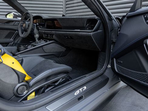 Certified 2025 Porsche 911 GT3 RWD image 43