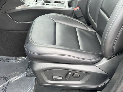 Used 2023 Ford Explorer XLT w/ Equipment Group 202A image 10