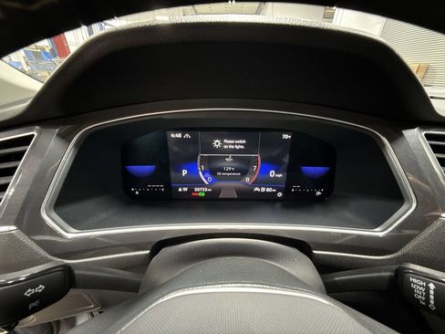 Used 2022 Volkswagen Tiguan SE image 33