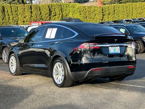 Used 2018 Tesla Model X 75D image 6