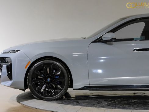 Used 2023 BMW 740i RWD image 14