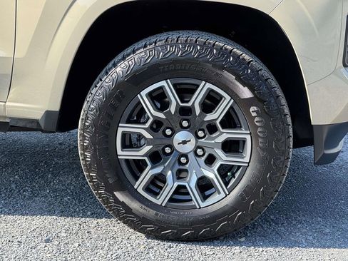 Used 2023 Chevrolet Colorado Z71 AWD/4WD image 12