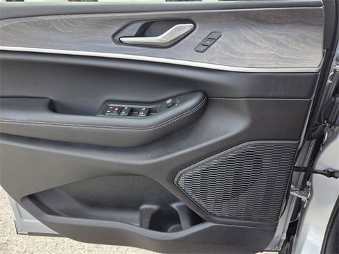 Certified 2025 Jeep Grand Cherokee Limited w/ Black Appearance Package image 21