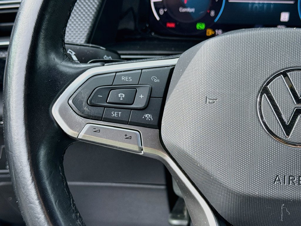 Used 2024 Volkswagen Atlas Cross Sport SEL R-Line AWD/4WD image 19