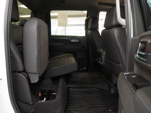 Used 2024 GMC Sierra 3500 SLT w/ SLT Convenience Package AWD/4WD image 34