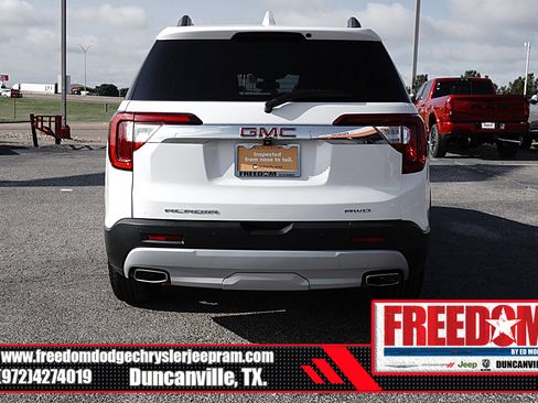 Used 2023 GMC Acadia SLT AWD/4WD image 4