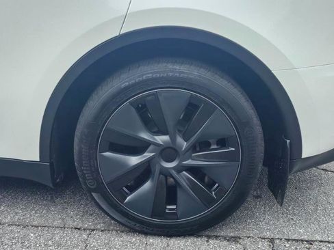 Used 2024 Tesla Model Y Long Range image 18
