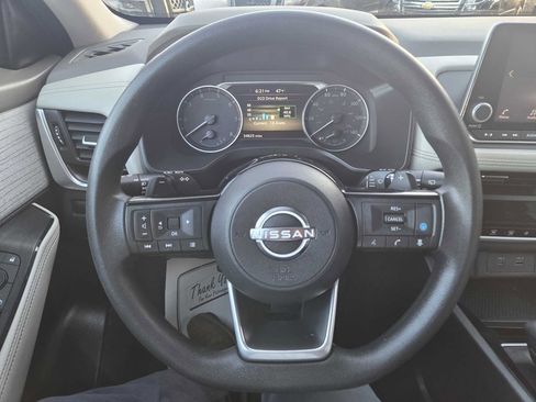Used 2023 Nissan Rogue SV image 9