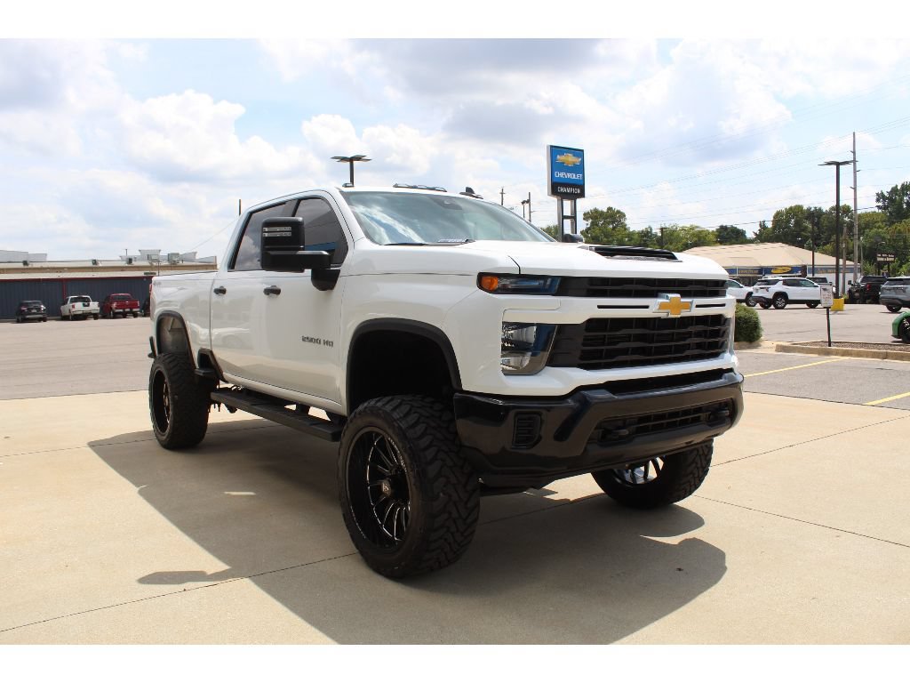 Used 2024 Chevrolet Silverado 2500 Custom w/ Custom Value Package AWD/4WD image 4