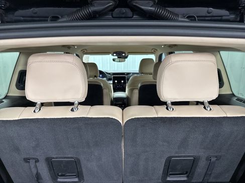 Used 2022 Jeep Grand Cherokee L Limited RWD image 11