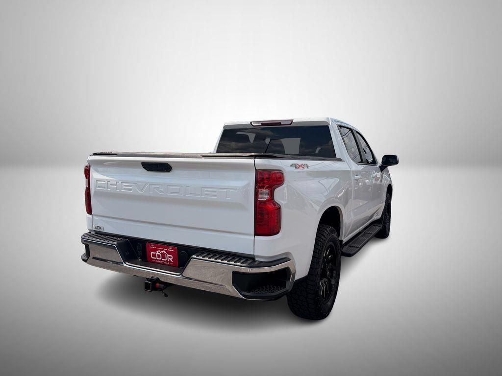 Used 2022 Chevrolet Silverado 1500 LT AWD/4WD image 4