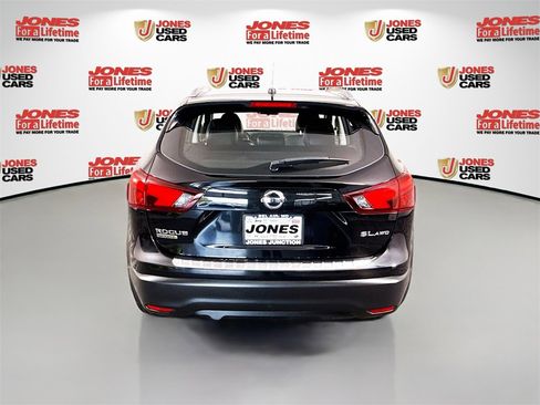 Used 2018 Nissan Rogue Sport SL w/ SL Premium Package image 16