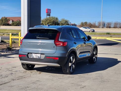 Used 2020 Volvo XC40 T5 Momentum w/ Protection Package Premier image 4
