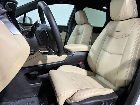 Used 2017 Cadillac XT5 Luxury w/ Driver Awareness Package image 5