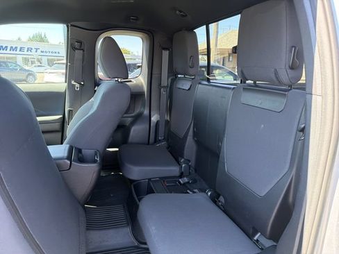 Used 2019 Toyota Tacoma TRD Off-Road w/ TRD Premium Off Road Package AWD/4WD image 11