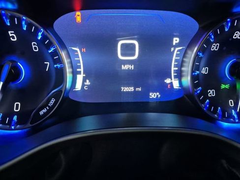 Used 2023 Chrysler Pacifica Touring-L FWD image 13